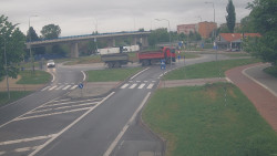 Křižovatka ulic Velká Dlážka a Polní