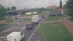 Křižovatka ulic Velká Dlážka a Polní