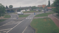 Křižovatka ulic Velká Dlážka a Polní