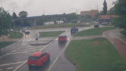 Křižovatka ulic Velká Dlážka a Polní