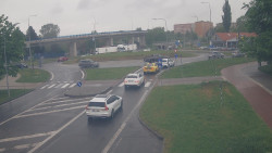 Křižovatka ulic Velká Dlážka a Polní