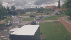 Křižovatka ulic Velká Dlážka a Polní