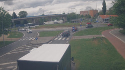 Křižovatka ulic Velká Dlážka a Polní