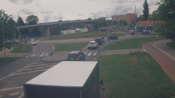 Křižovatka ulic Velká Dlážka a Polní