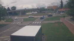 Křižovatka ulic Velká Dlážka a Polní