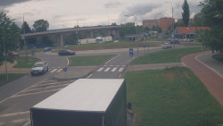 Křižovatka ulic Velká Dlážka a Polní