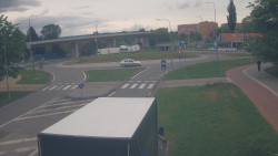 Křižovatka ulic Velká Dlážka a Polní