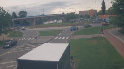 Křižovatka ulic Velká Dlážka a Polní