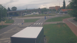 Křižovatka ulic Velká Dlážka a Polní
