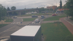 Křižovatka ulic Velká Dlážka a Polní