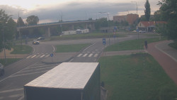 Křižovatka ulic Velká Dlážka a Polní
