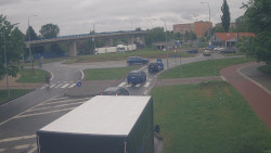 Křižovatka ulic Velká Dlážka a Polní