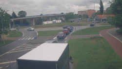 Křižovatka ulic Velká Dlážka a Polní