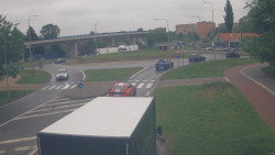 Křižovatka ulic Velká Dlážka a Polní