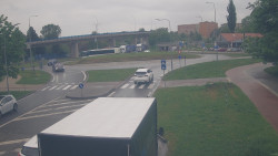 Křižovatka ulic Velká Dlážka a Polní