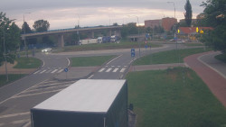 Křižovatka ulic Velká Dlážka a Polní