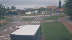 Křižovatka ulic Velká Dlážka a Polní
