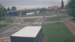 Křižovatka ulic Velká Dlážka a Polní