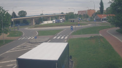 Křižovatka ulic Velká Dlážka a Polní