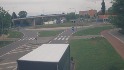 Křižovatka ulic Velká Dlážka a Polní