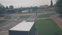 Křižovatka ulic Velká Dlážka a Polní
