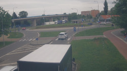 Křižovatka ulic Velká Dlážka a Polní