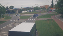 Křižovatka ulic Velká Dlážka a Polní