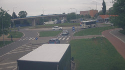 Křižovatka ulic Velká Dlážka a Polní