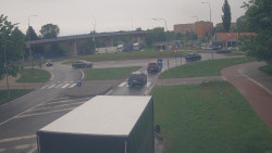 Křižovatka ulic Velká Dlážka a Polní