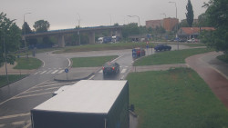 Křižovatka ulic Velká Dlážka a Polní