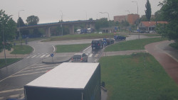 Křižovatka ulic Velká Dlážka a Polní