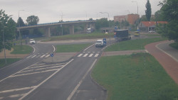 Křižovatka ulic Velká Dlážka a Polní