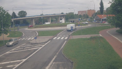 Křižovatka ulic Velká Dlážka a Polní