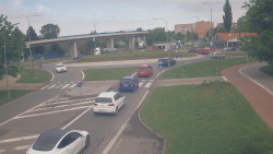 Křižovatka ulic Velká Dlážka a Polní