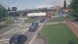Křižovatka ulic Velká Dlážka a Polní