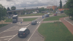 Křižovatka ulic Velká Dlážka a Polní