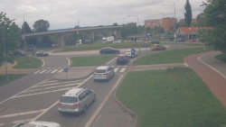 Křižovatka ulic Velká Dlážka a Polní