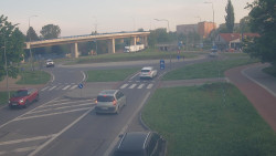 Křižovatka ulic Velká Dlážka a Polní