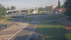 Křižovatka ulic Velká Dlážka a Polní