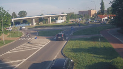 Křižovatka ulic Velká Dlážka a Polní