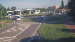 Křižovatka ulic Velká Dlážka a Polní