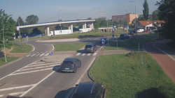 Křižovatka ulic Velká Dlážka a Polní