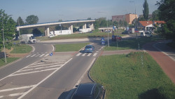 Křižovatka ulic Velká Dlážka a Polní
