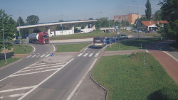 Křižovatka ulic Velká Dlážka a Polní