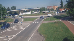 Křižovatka ulic Velká Dlážka a Polní