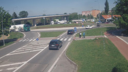 Křižovatka ulic Velká Dlážka a Polní