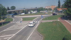 Křižovatka ulic Velká Dlážka a Polní