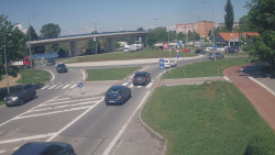 Křižovatka ulic Velká Dlážka a Polní