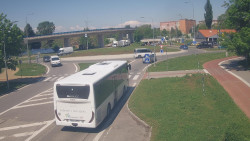 Křižovatka ulic Velká Dlážka a Polní