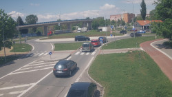 Křižovatka ulic Velká Dlážka a Polní